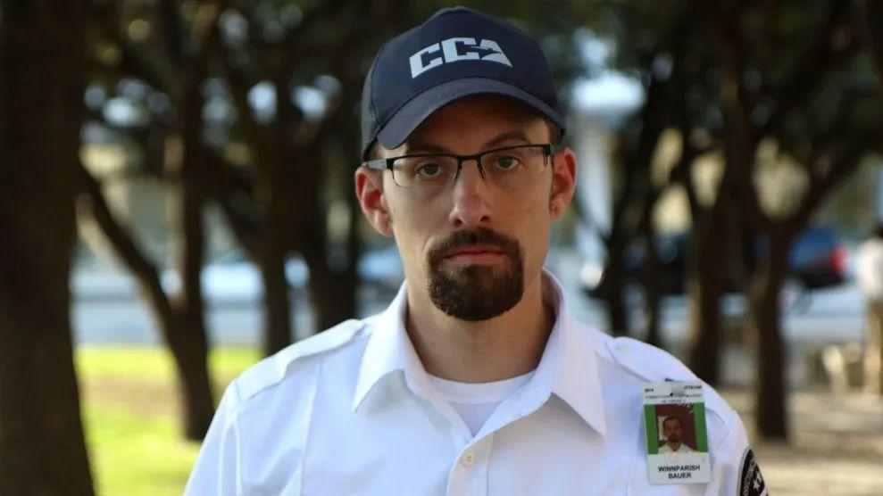 罪与罚：卧底记者揭露美国私营监狱内幕