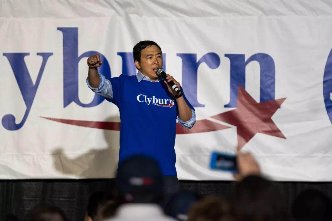 南卡“炸鱼”活动成为民主党总统竞选辩论预演，杨安泽人气飙升