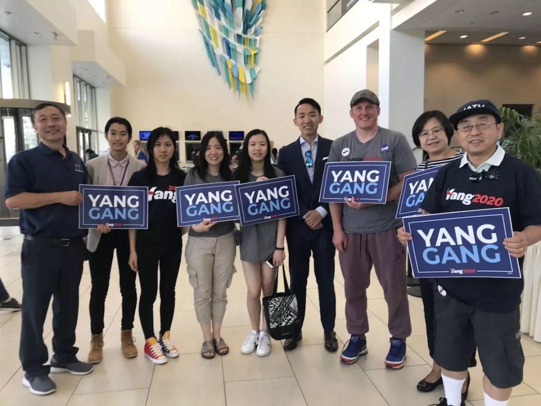 爱荷华大战开幕!杨安泽等19名候选人登场发表激情演讲 爱荷华大战开幕!杨安泽等19名候选人登场发表激情演讲