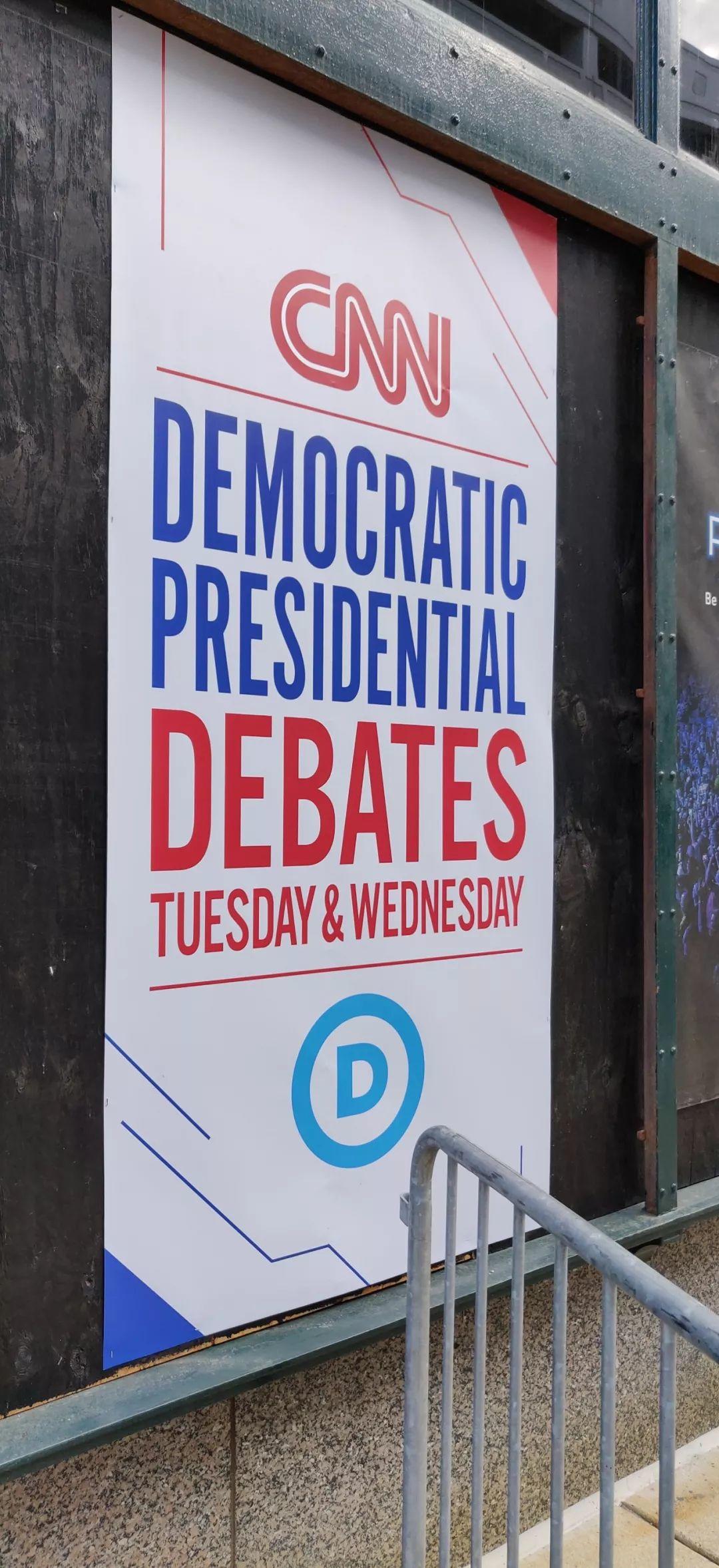 杨安泽精彩表现赢得好评，华裔资深政治活动家谈民主党辩论会