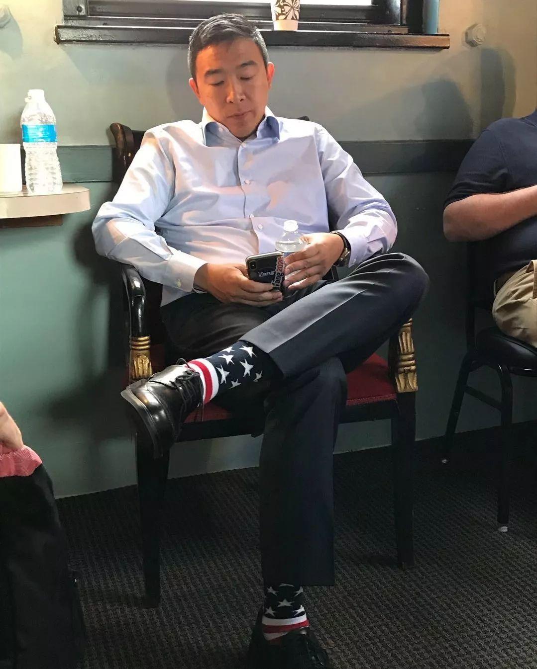 杨安泽精彩表现赢得好评，华裔资深政治活动家谈民主党辩论会