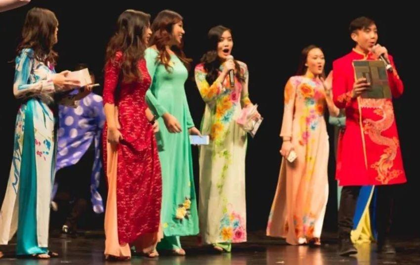 从排斥到认同族裔身份，一个亚裔男孩是怎样找回自信的？