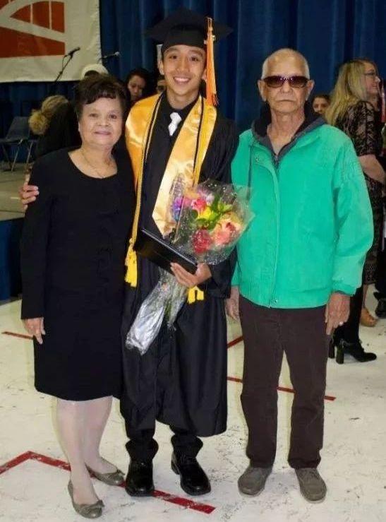 从排斥到认同族裔身份，一个亚裔男孩是怎样找回自信的？