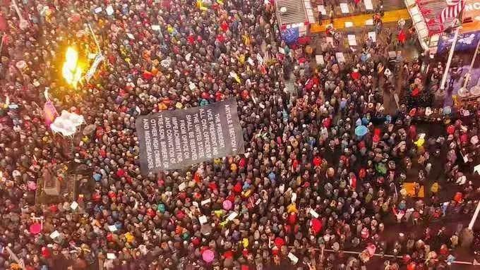众议院投票通过！特朗普成为美国历史上被弹劾总统第三人