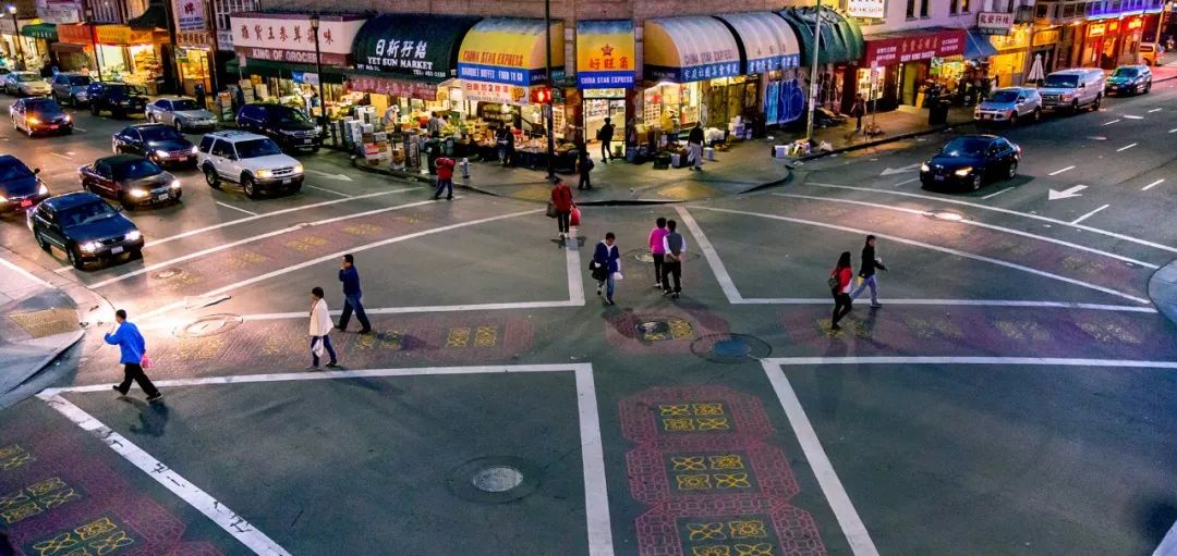 奥克兰华裔青年，路遇抢劫见义勇为，却不幸遭枪击