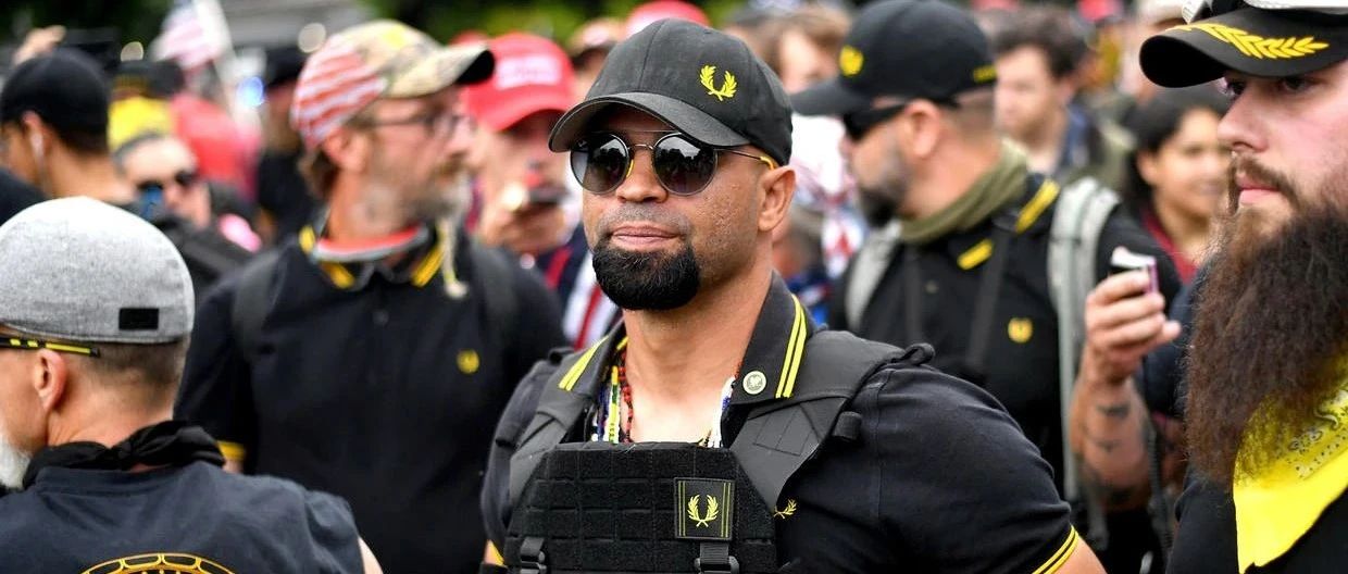 Featured image for 极右翼组织“骄傲男孩”(Proud Boys)主要成员被裁定犯有煽动性阴谋罪